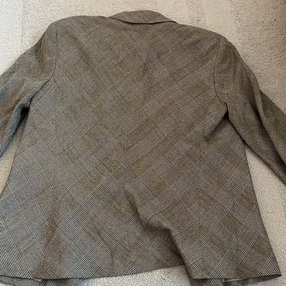 Dana Bachman womens skirt suit set, blazer size 10, skirt size 12 - Picture 7 of 7